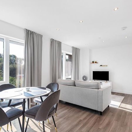 Modern 1 Bedroom Apartment With Parking In Colindale, London Edgware Kültér fotó
